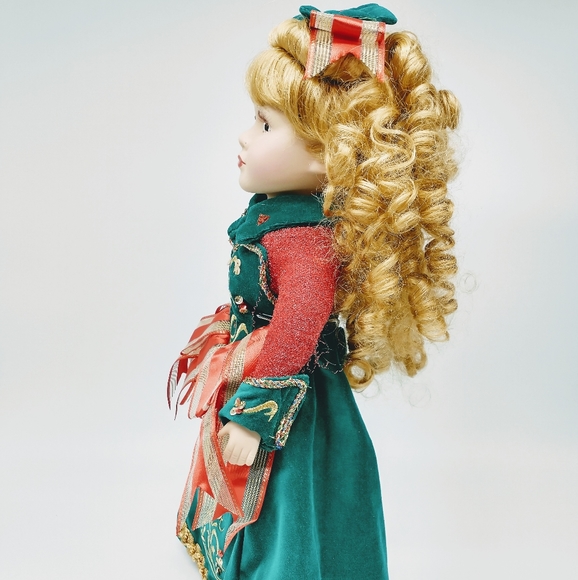 Vintage Victorian Rose Collection Porcelain Doll - Picture 4 of 9